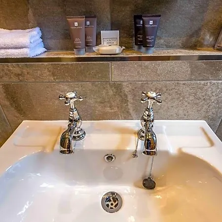 The 4* Levens