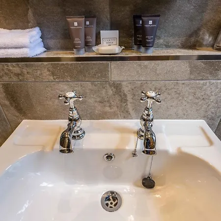 Hotel The 4*